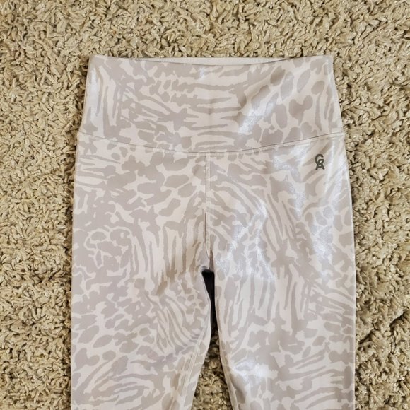 GOOD AMERICAN | Icy Snow Leopard Foil Crop Athletic Yoga Leggings (Size S / 2) - Picture 4 of 8